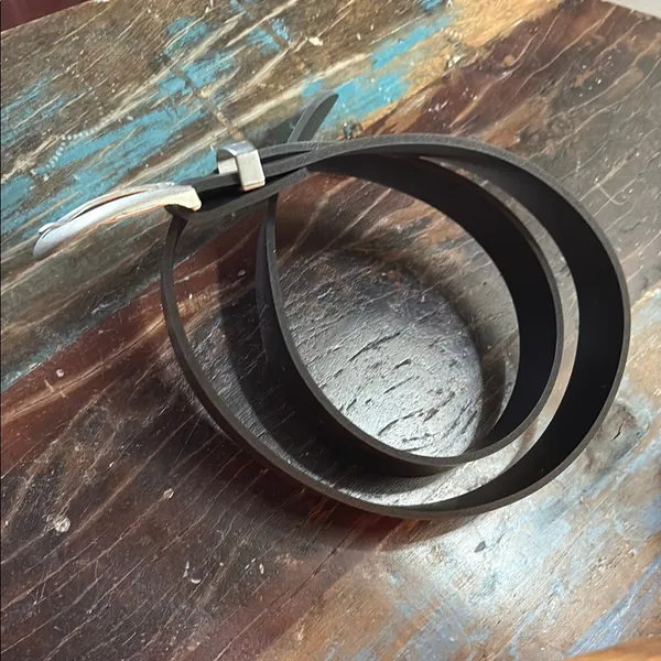 Bill Blass Woman’s Brown Leather Belt - Image 3