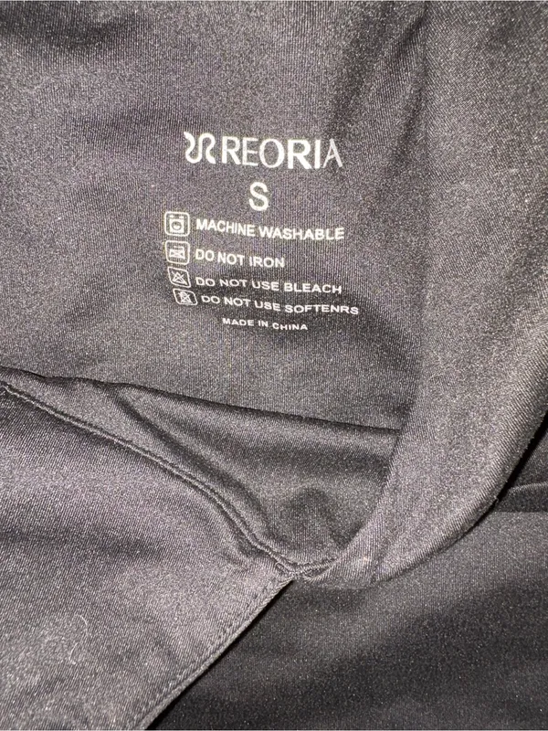 Reoria Black V-Neck Crop Tank - Image 2