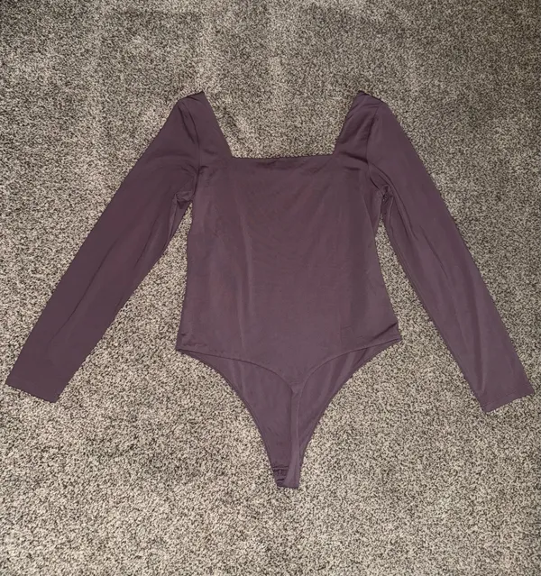 Aritzia Babaton Contour Squareneck Longsleeve Bodysuit - Image 4