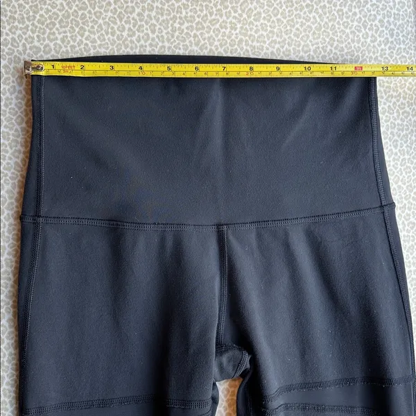 Lululemon Black Leggings with criss cross sheer panels down front of leg size 6 - Image 8