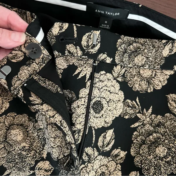 Ann Taylor Gilded Blossom Ankle Pants Black Gold Floral Lined Size 10 NWOT - Image 7