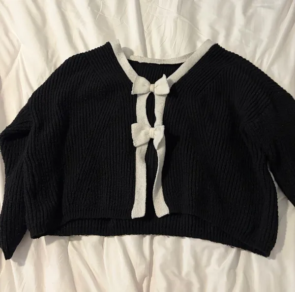 Black sweater - Image 2