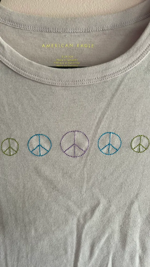 american eagle lavender peace sign embroidered tee - Image 4