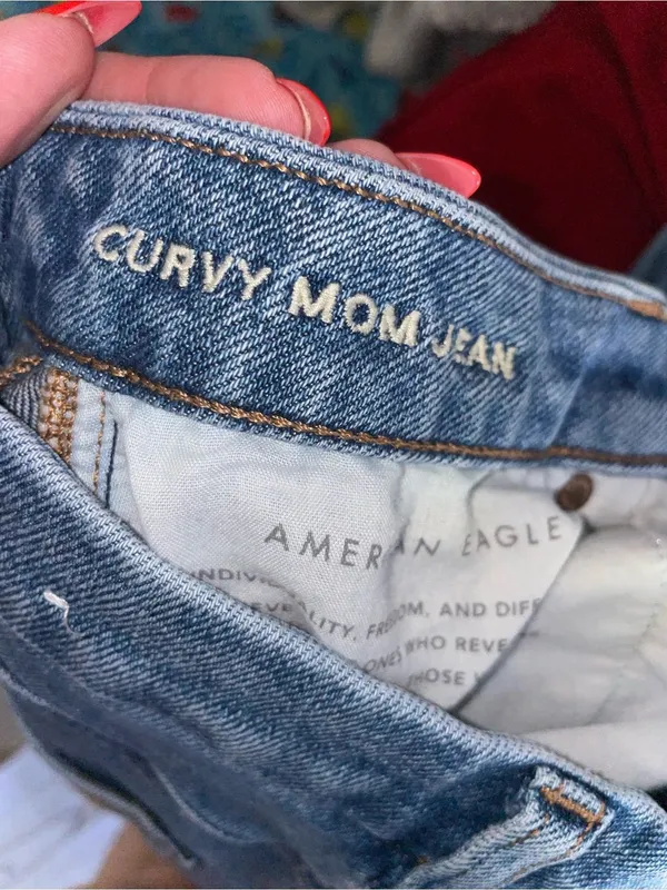 American Eagle Curvy Mom Jeans - Image 7