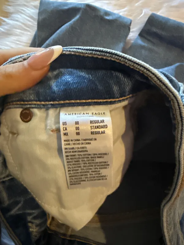 American Eagle Mom Jeans - Image 4