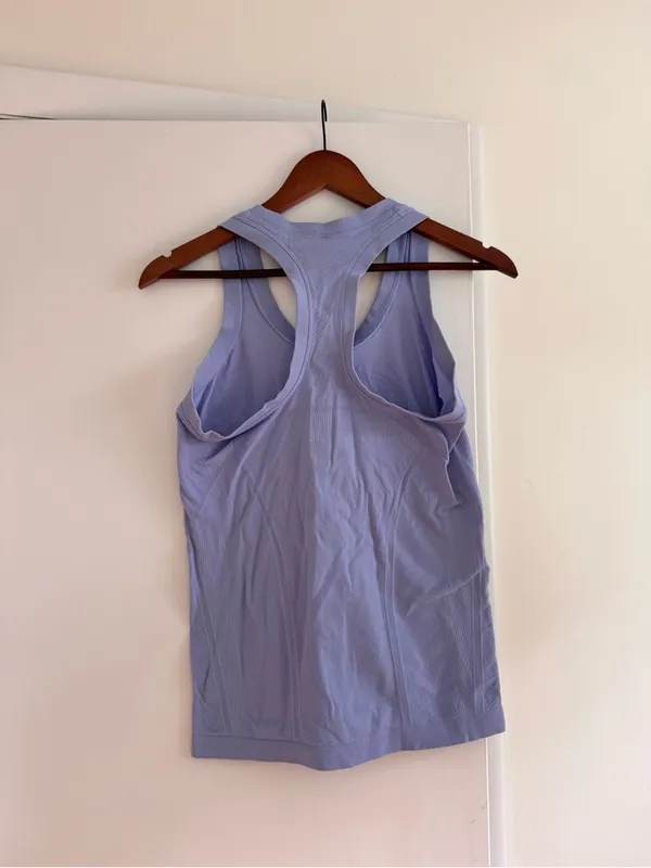 Athleta Momentum Seamless Tank size Small - Image 3
