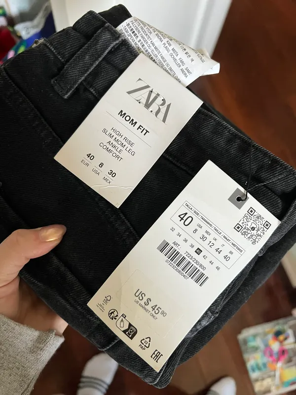 Mom Fit Jeans - Image 2