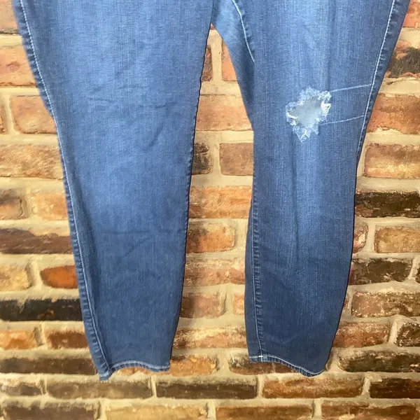 Torrid Medium Wash Blue Distressed Denim Stretch Jegging Jeans Women's Size 22 - Image 3