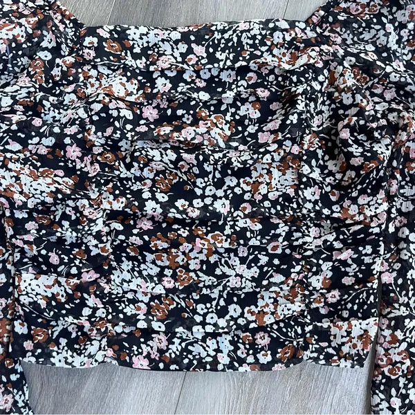 Lulus Womens Black Floral Crop Top Blouse Smocked Long Sleeve L NWT - Image 2