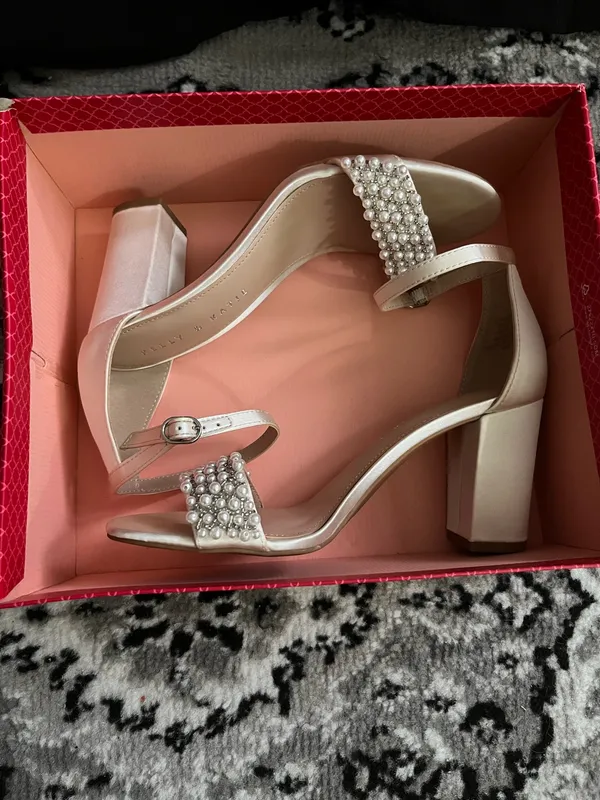 Kelly & Katie Heels Silver Pearls - Image 5