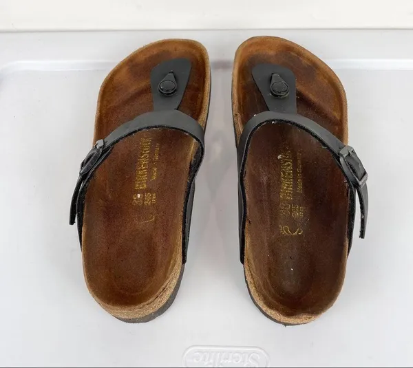 Birkenstock Gizeh Black Leather Sandals Womens Sz 38 / US 7 - Image 4