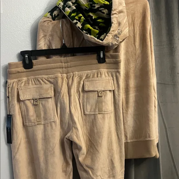 2pc set BCBG MAXAZRIA PANTS &SWEATER WOMENS NEW LARGE CAMEL/RHINESTONE - Image 2