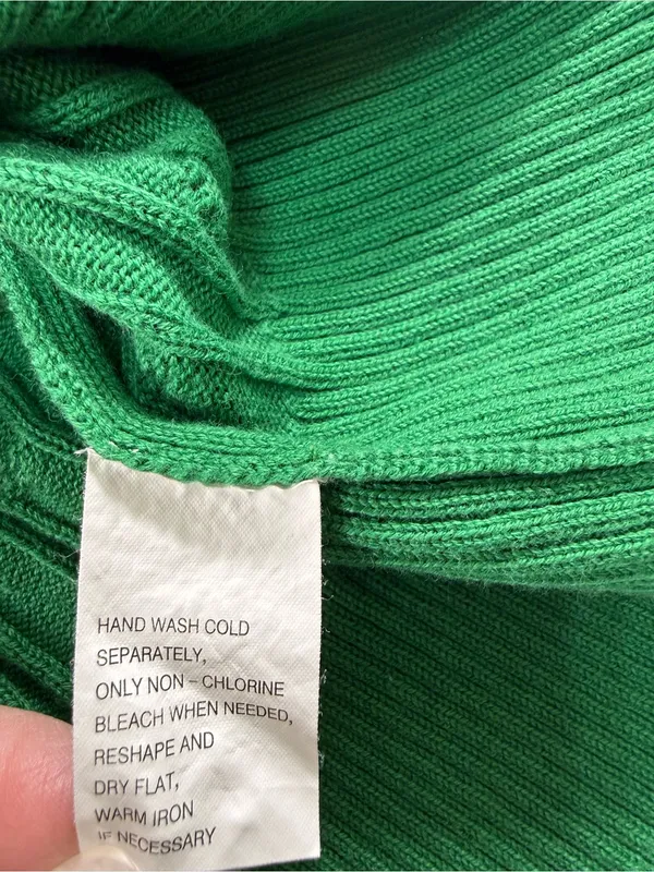 100% Cotton Classic Cable V-Neck Sweater in Green - Image 6