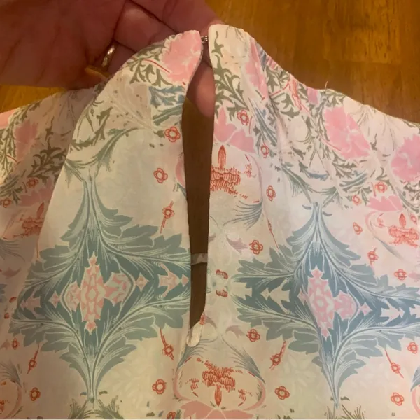 Violet & Claire top Medium Pastel Colors Floral Sleeveless Blouse - Image 8