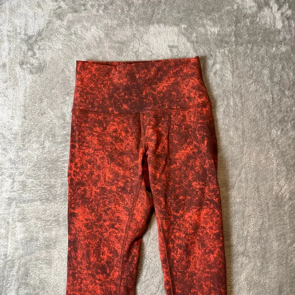 Lululemon Wunder Train High Rise Leggings 25" Denim Wash‎ Print Red Black Size 4 - Image 4