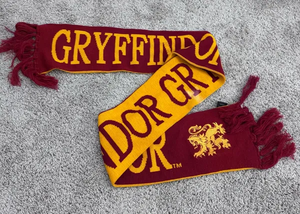 Gryffindor Scarf & Socks - Image 3