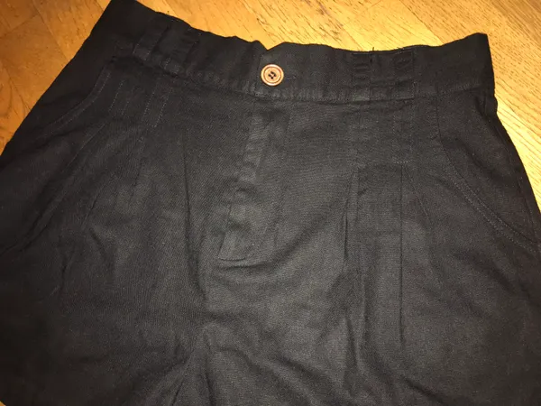 Black high waist pleated short size L - Image 8