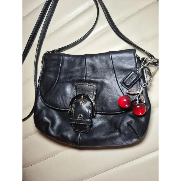 Vintage COACH Soho Leather Crossbody Bag Black Purse Flap Buckle With Charm Y2K - Image 16