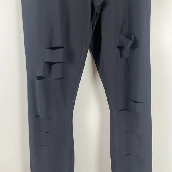 Alo Women’s High-Waist Ripped Warrior 7/8 length Legging Black Small - Image 3