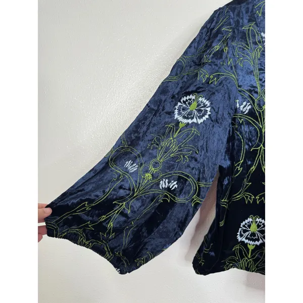 Anthropologie Navy Blue Velvet Embroidered Floral Puff Sleeve Blouse Large - Image 3