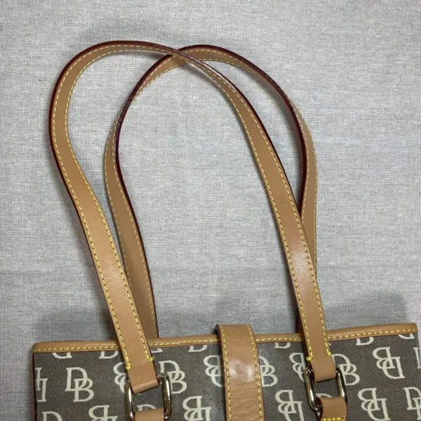 Dooney & Bourke | Vintage Tan and Gray Signature Classic Bucket Bag - Image 7