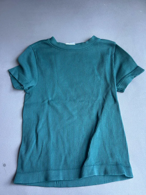 Green old navy baby tee - Image 2