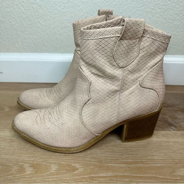 Dirty Laundry Light Pink Western Reptile Embossed Ankle Boots, Size 8.5 - Image 2