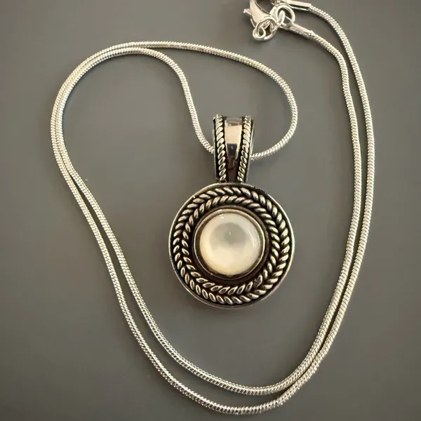 Mother of Pearl Sterling Silver SA Thailand Pendant SIGNED Sterling Plate Chain - Image 3