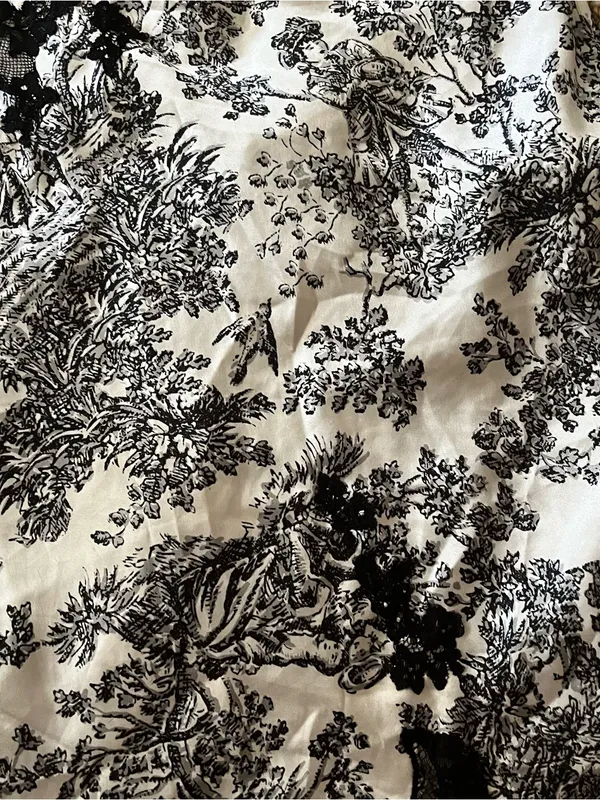 Vintage Y2K Victoria's Secret Black and toile White Floral Lace nightie - Image 5