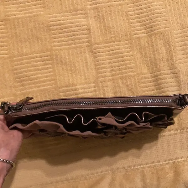 Nine West beautiful brown handbag with flowers & ruffles details on front EUC - Image 10