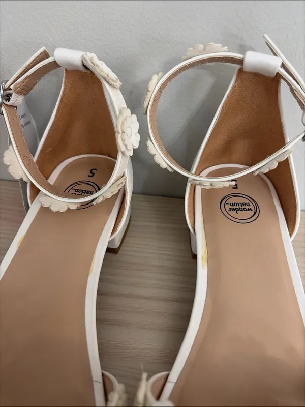 Wonder Nation New! Kids White Floral Ankle-Strap Sandals size 5 - Image 4
