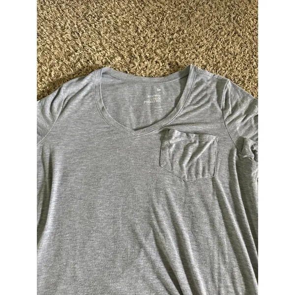 SO Women's Gray Favorite V-Neck‎ Pocket Tee Size Large - Image 3