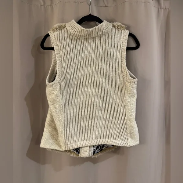 Miss Me Cream Faux Fur Vest - Image 2