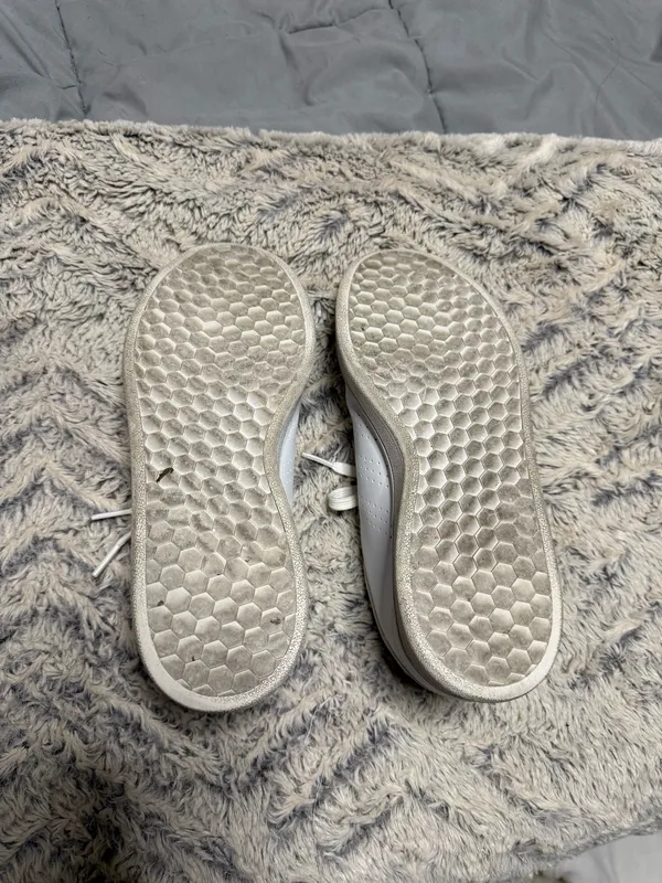 Adidas Advantage Base sneakers in white, featuring iconic perforated three-stripes and a low-profile silhouette. - Image 5