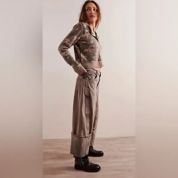 NWT FREE PEOPLE We The Free Olsen Cuffed Crop Barrel Jeans - Slate $128 - Image 4