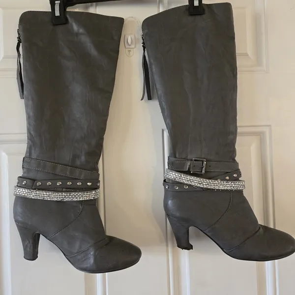 Vanity Gray Studded Rhinestone Knee High Boots Heeled Size 8.5 Alla VT - Image 2
