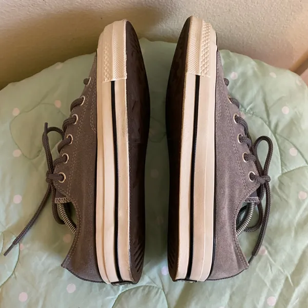 Converse Chuck 70 Suede Low Top Limited Edition size 8.5 like New - Image 4