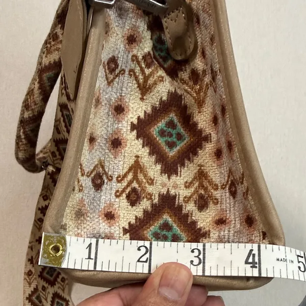 Wrangler Tan Tote Bag with Patterned Handles - Image 8