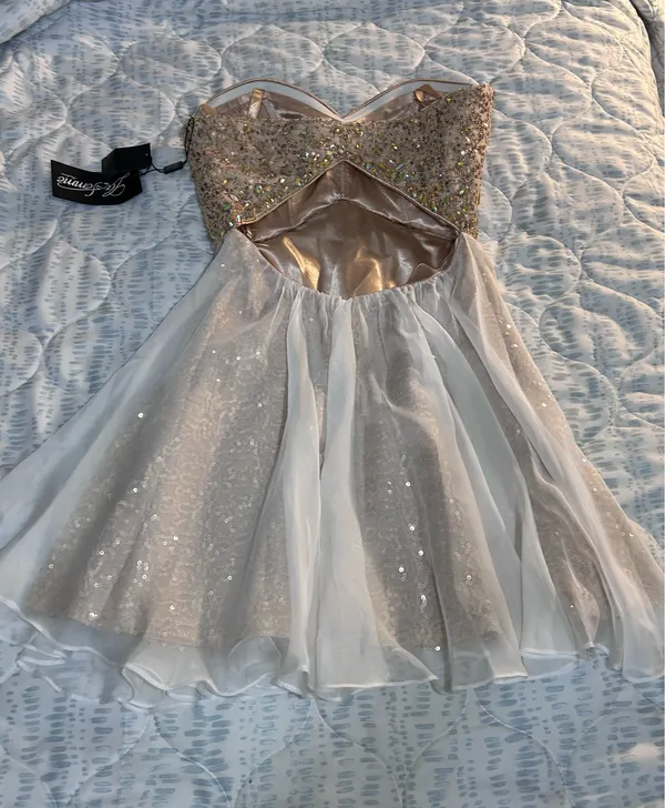 La Femme 19452 NWT White Gold Sequin Strapless Cocktail Dress Size 2 - Image 5