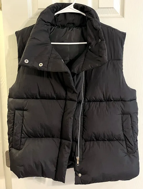 Black Puffer Vest Size M - Image 2