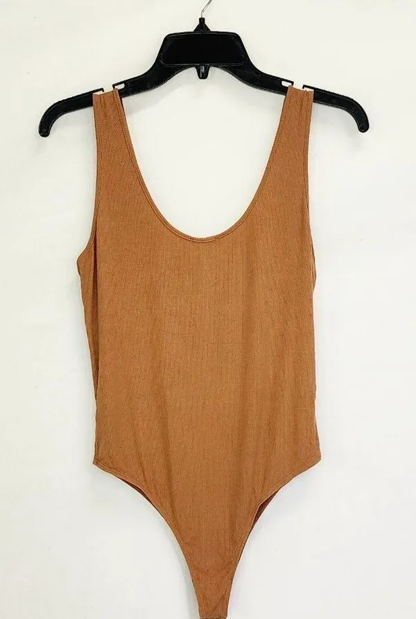 Ribbed Camel Scoop Neck Bodysuit - Image 4