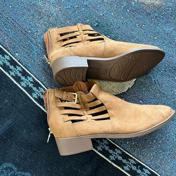American Eagle Tan Ankle Booties Suede SZ 8 Heels Pumps Minimalist Casual Y2K - Image 6