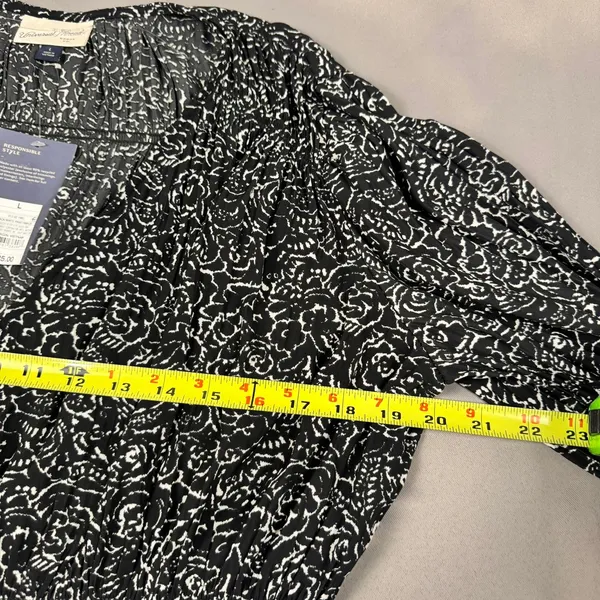 Universal Threads Black White Floral Smocked Peplum Top Long Sleeve NWT Large‎ - Image 6