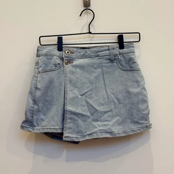 BCBGeneration Y2K Light Wash Denim Skort Wrap Front Mini Size S‎ - Image 7