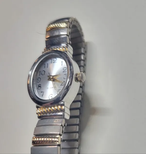 Vintage Two Tone Quartz Stretch Watch Japanese Movement - Image 3