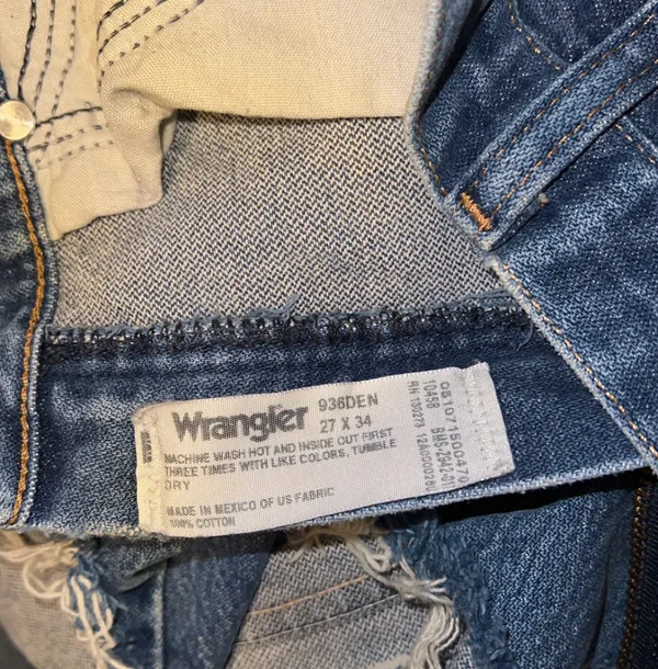 Wrangler Distressed Jeans - Image 4