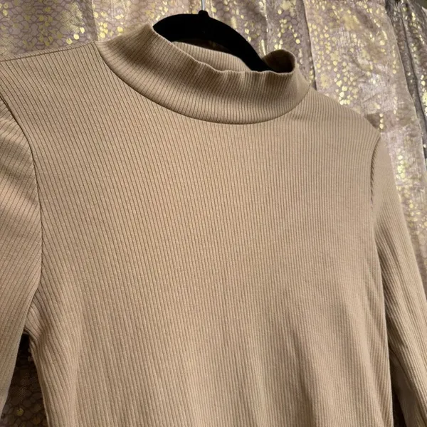 Abercrombie & Fitch Tan Mock Neck Long Sleeve Ribbed Top Medium - Image 3