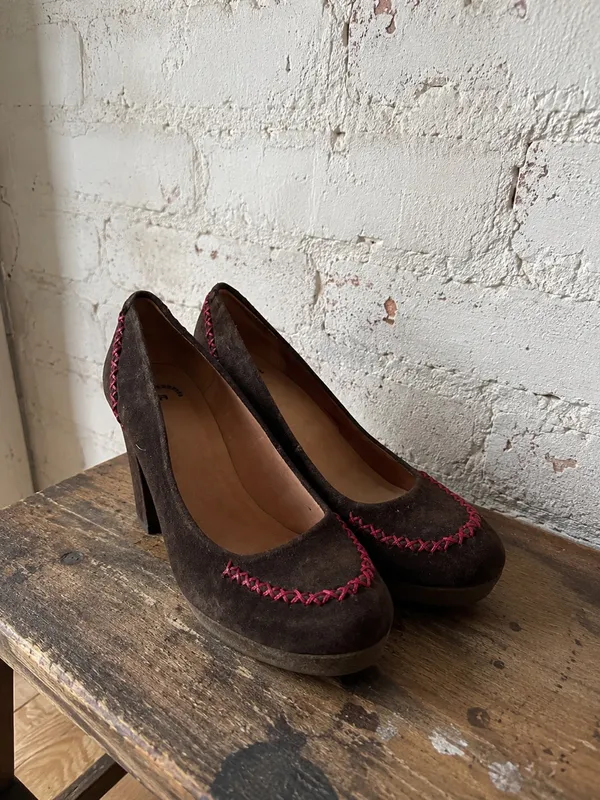 Anthropologie Holding Horses Brown Suede Platform Pumps Whipstitch Heels Sz 8 - Image 5