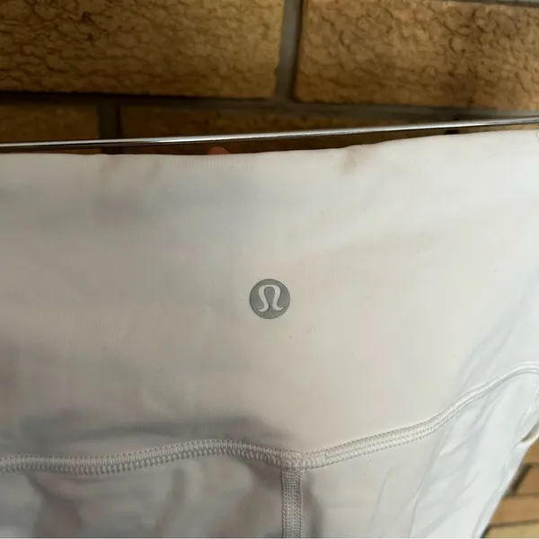 Lululemon Mesh In Motion Crop 23" White Athletic Leggings Size 8 - Image 5