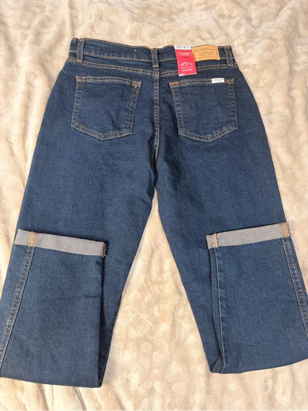 Levi's High-Rise Women's Jeans in Dark Blue Denim - Image 4